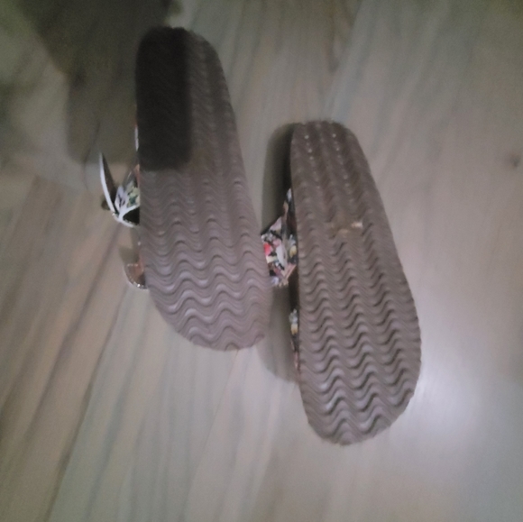 Sandals - Picture 3 of 4